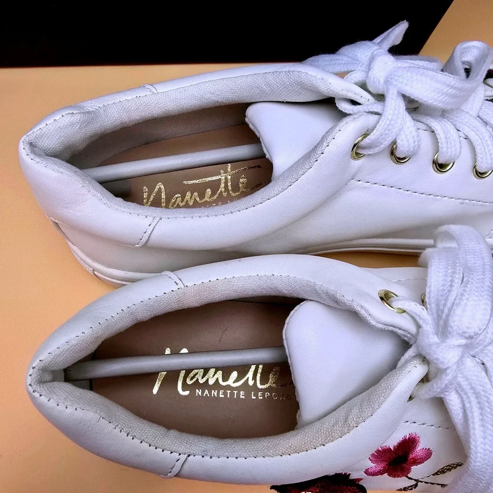 Nanette Lepore Wildflower‎ Sneakers Womens 8M White Embroidered Floral Butterfly